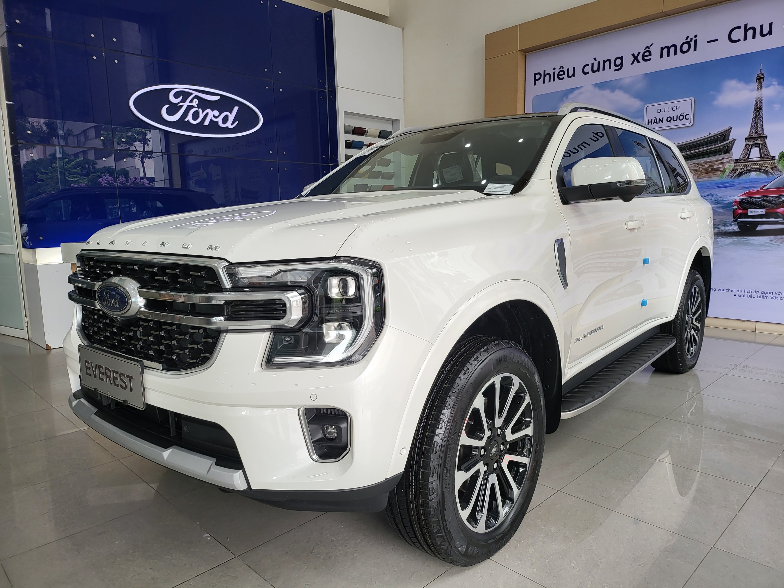 FORD EVEREST PLATINUM 2.0L 4×4 AT